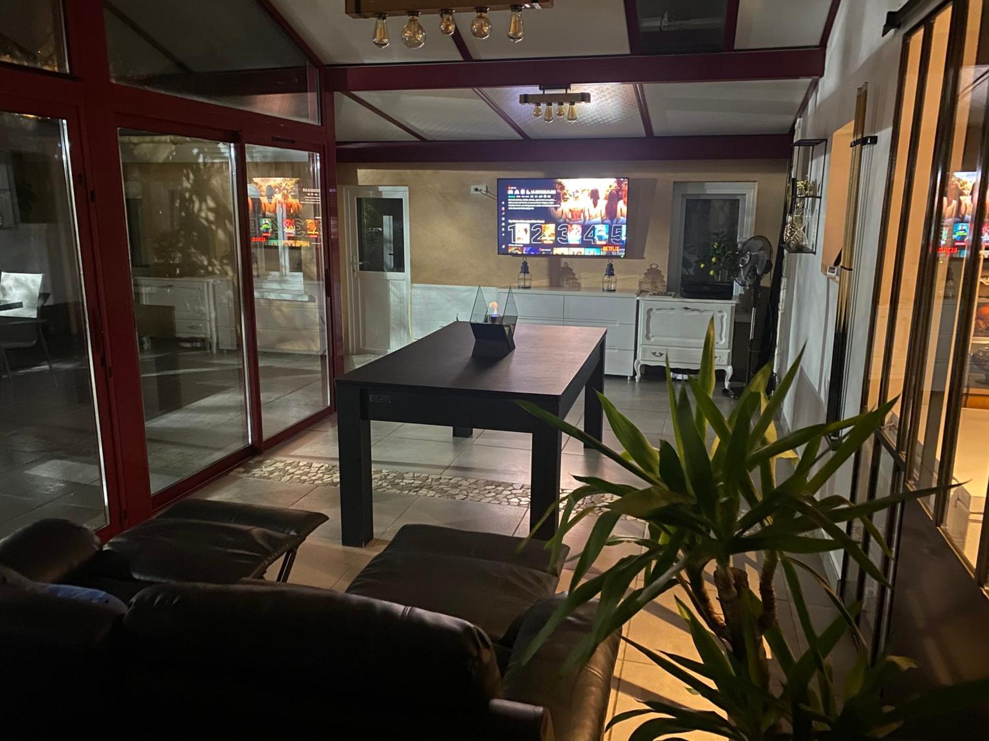 Dependance Avec Billard A Proximite Zenith Rouen Hotell Le Grand-Quevilly Eksteriør bilde